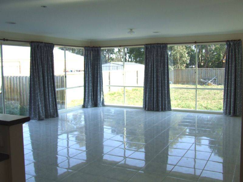 33 Hammerwood Green, Officer VIC 3809