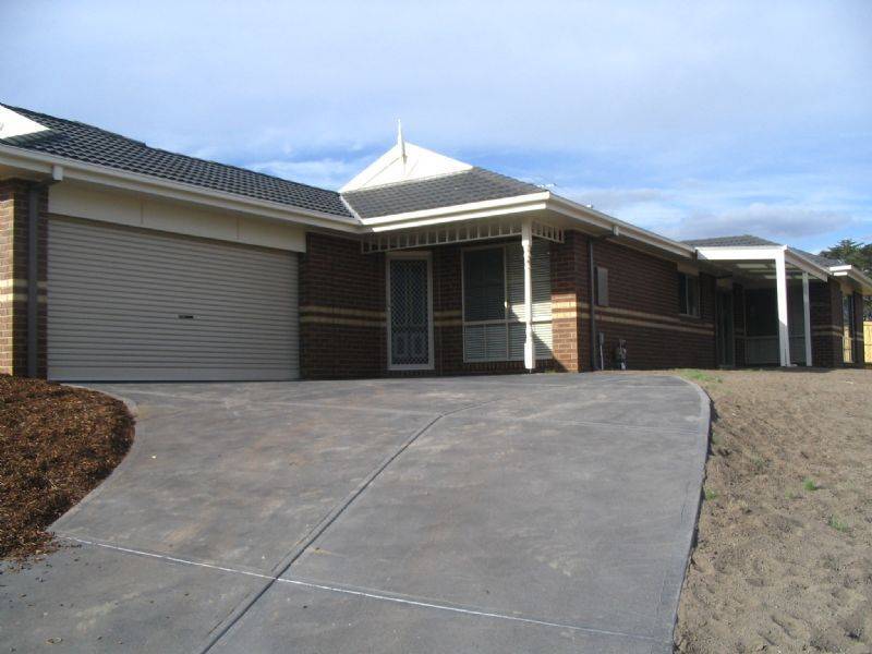 63 Glenview Rise, Berwick VIC 3806