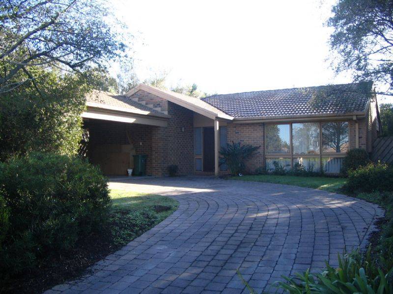 5 Escott Grove, Berwick VIC 3806