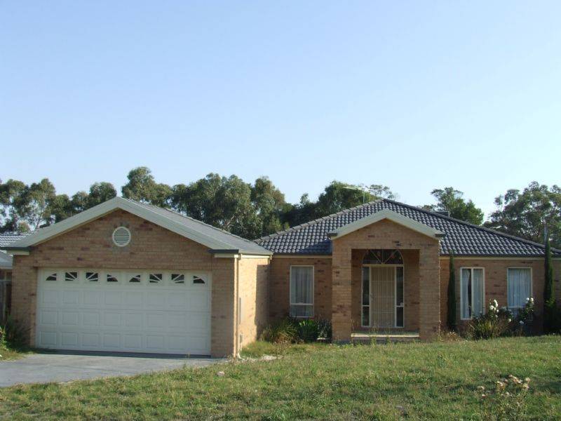 33 Hammerwood Green, Officer VIC 3809