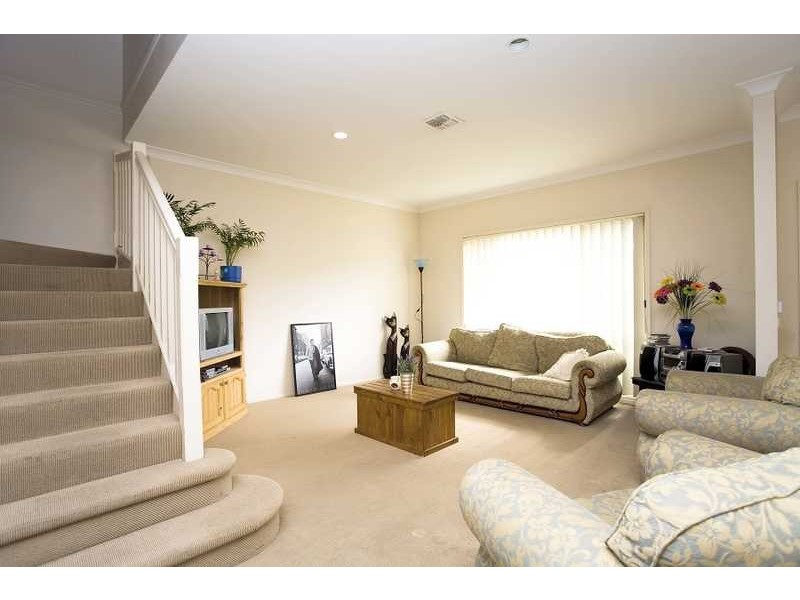 22/12 Grant Close, Berwick VIC 3806