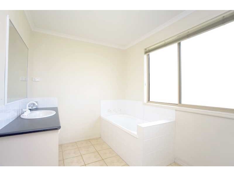 22/12 Grant Close, Berwick VIC 3806