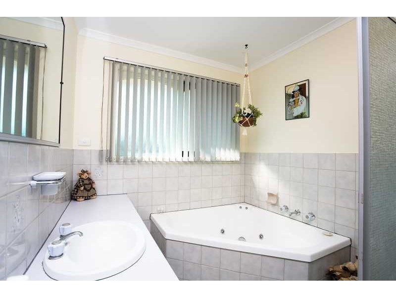 15 Hollydale Close, Berwick VIC 3806