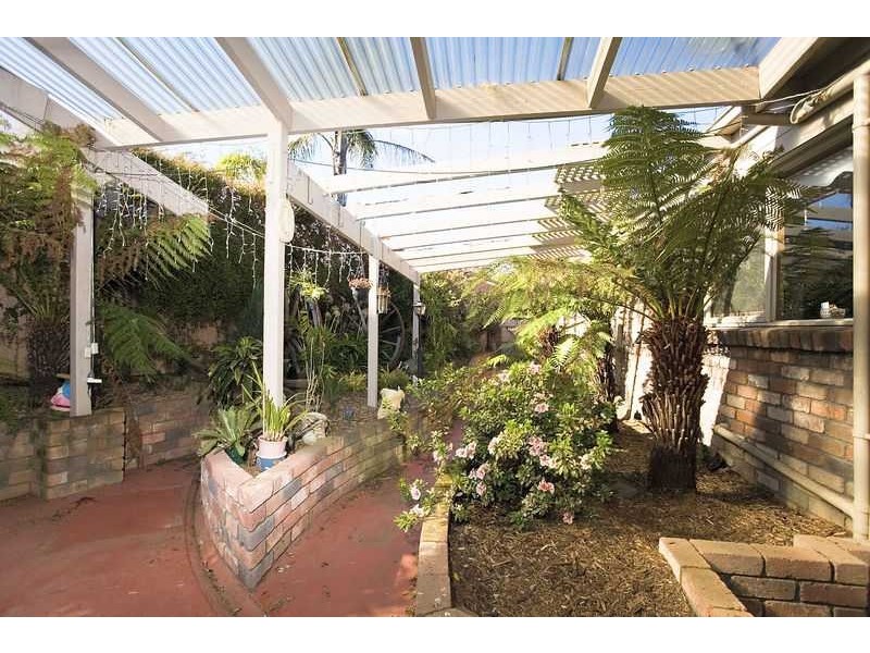 16 Balmain Drive, Berwick VIC 3806