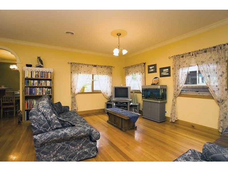 16 Rydaldene Way, Berwick VIC 3806