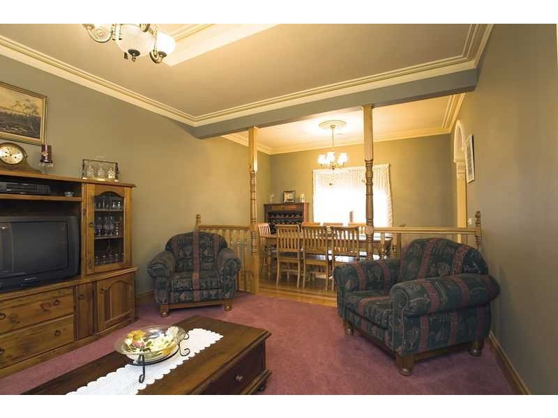 16 Rydaldene Way, Berwick VIC 3806
