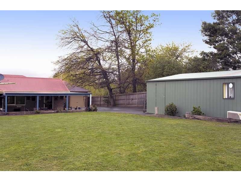 16 Rydaldene Way, Berwick VIC 3806