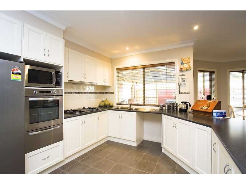 81 Fairholme Boulevard, Berwick VIC 3806