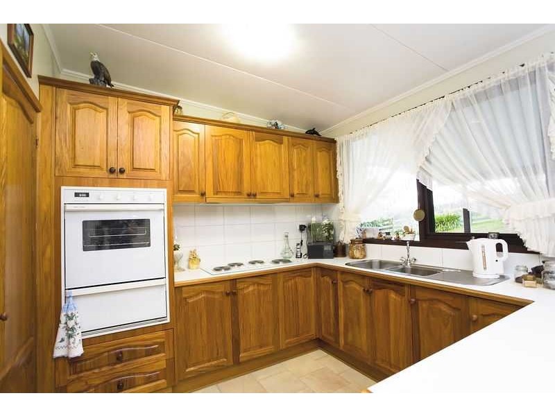 61 Warrawee Avenue, Beaconsfield VIC 3807