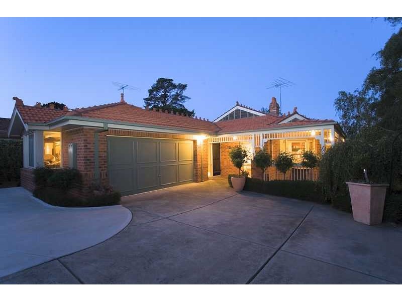 18 McKay Close, Berwick VIC 3806