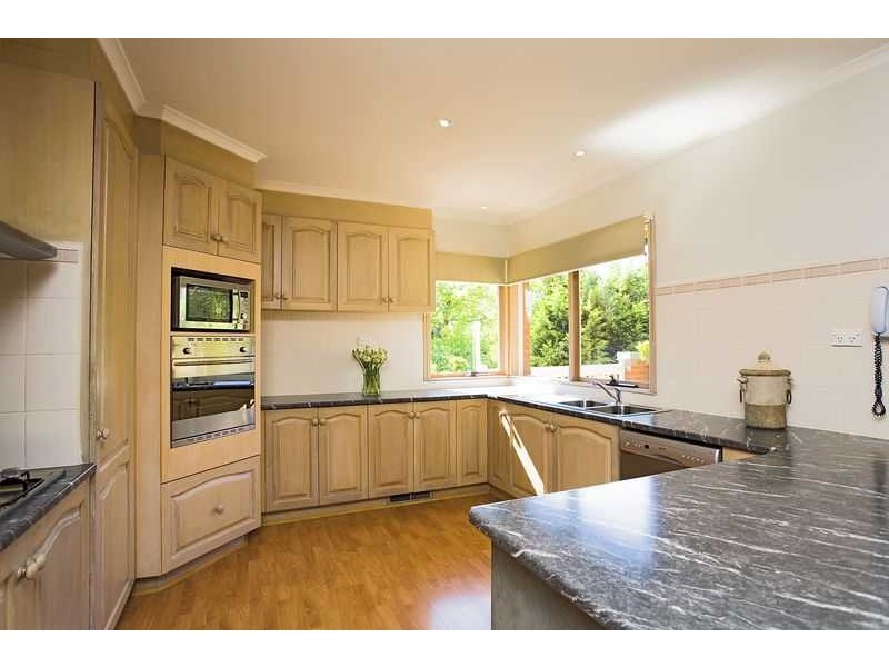 18 McKay Close, Berwick VIC 3806