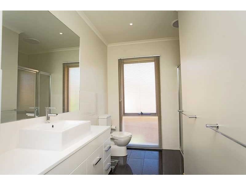 18 McKay Close, Berwick VIC 3806