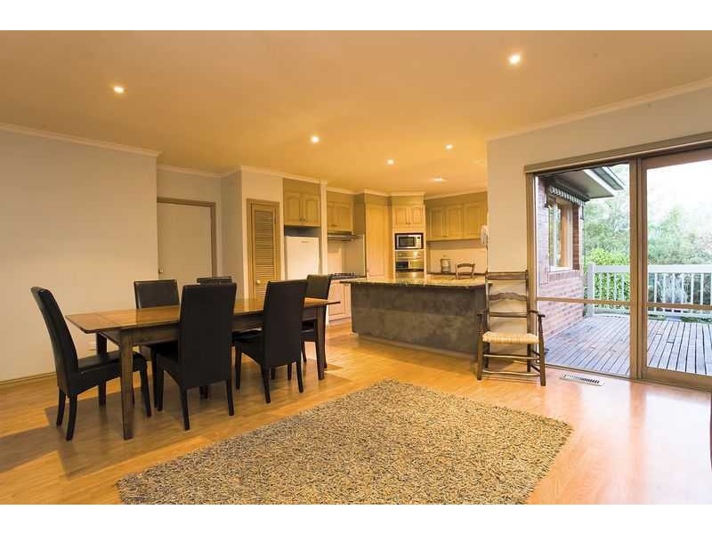 18 McKay Close, Berwick VIC 3806