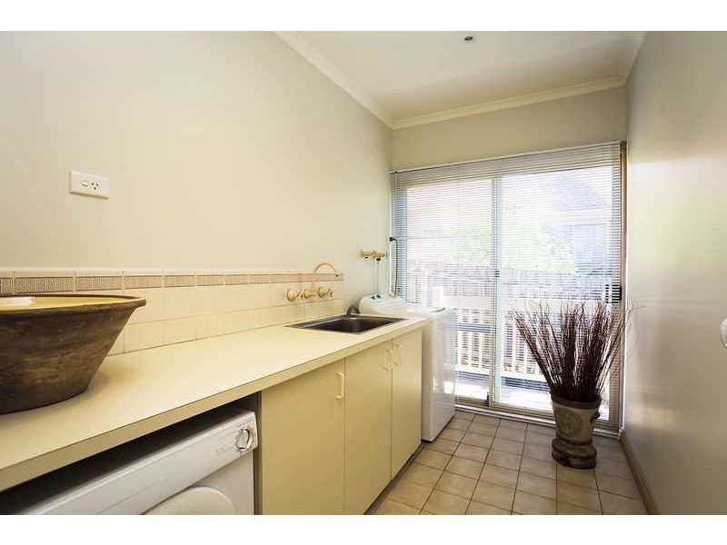 18 McKay Close, Berwick VIC 3806