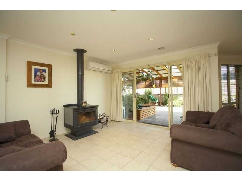 12 Marsh Grove, Berwick VIC 3806