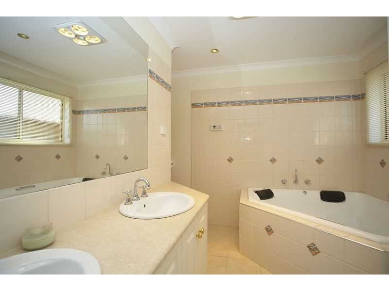 12 Marsh Grove, Berwick VIC 3806