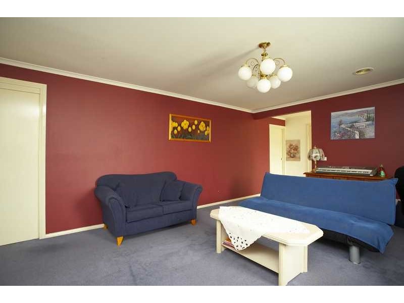 93 Earlsfield Drive, Berwick VIC 3806