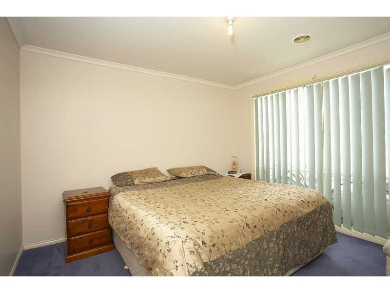 93 Earlsfield Drive, Berwick VIC 3806