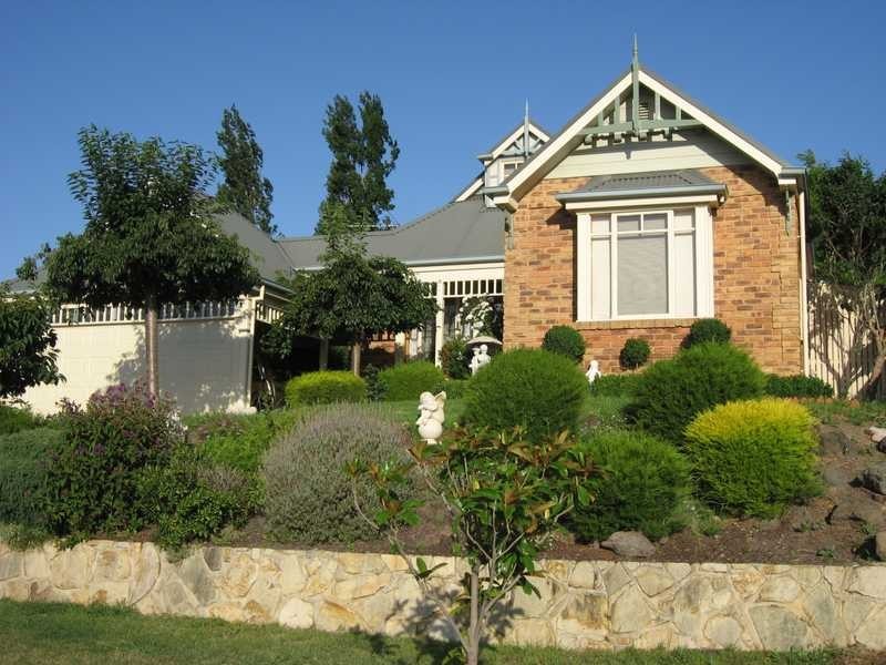 8 Allunga Parade, Berwick VIC 3806