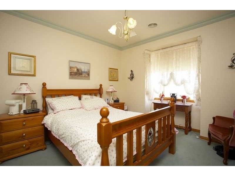 8 Allunga Parade, Berwick VIC 3806