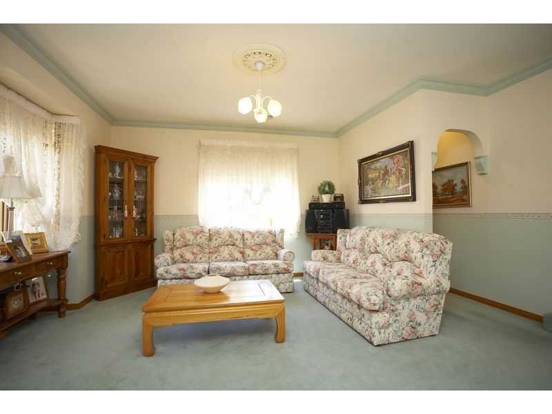 8 Allunga Parade, Berwick VIC 3806