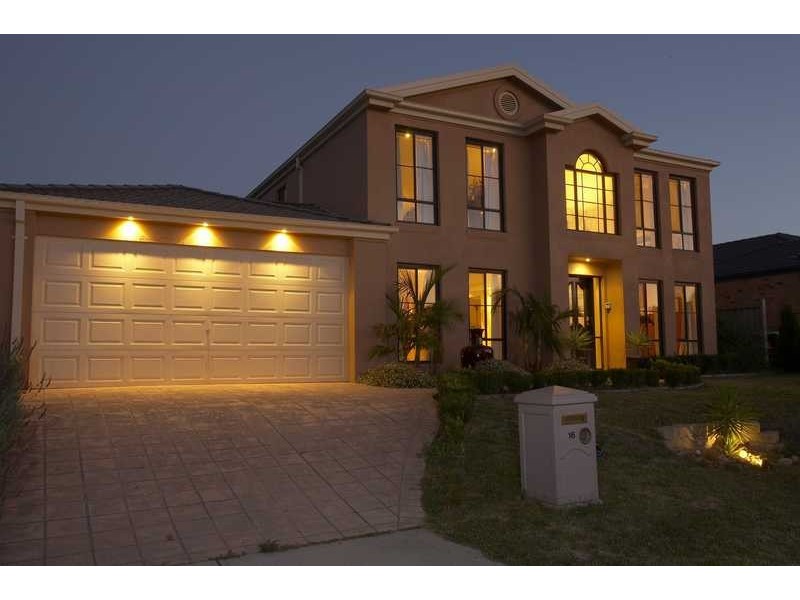 16 Mallard Street, Berwick VIC 3806