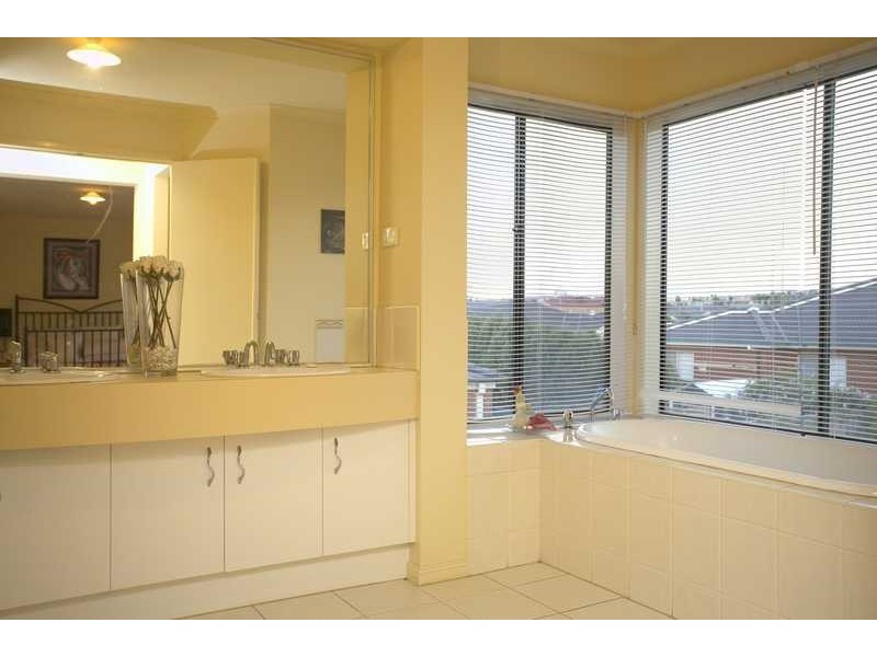 16 Mallard Street, Berwick VIC 3806