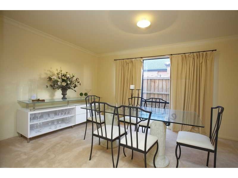 16 Mallard Street, Berwick VIC 3806