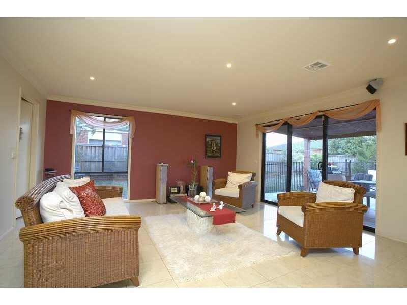 16 Mallard Street, Berwick VIC 3806