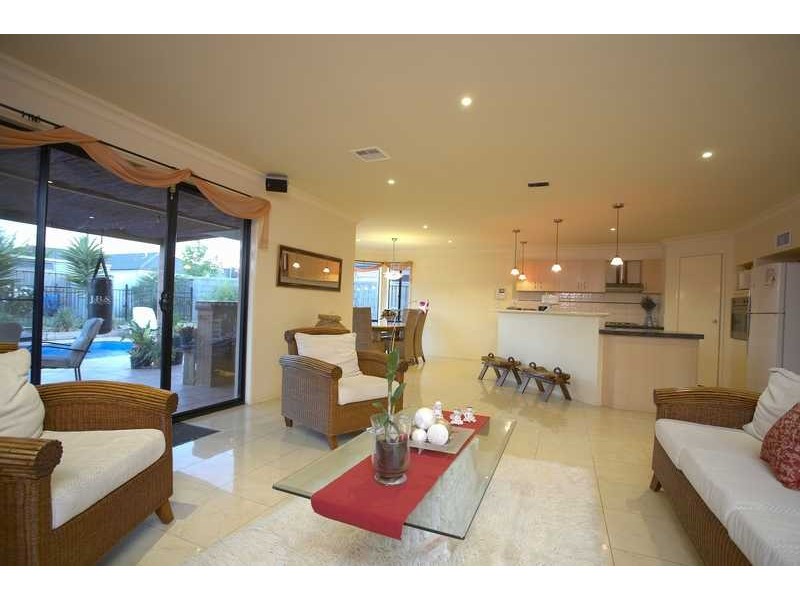 16 Mallard Street, Berwick VIC 3806