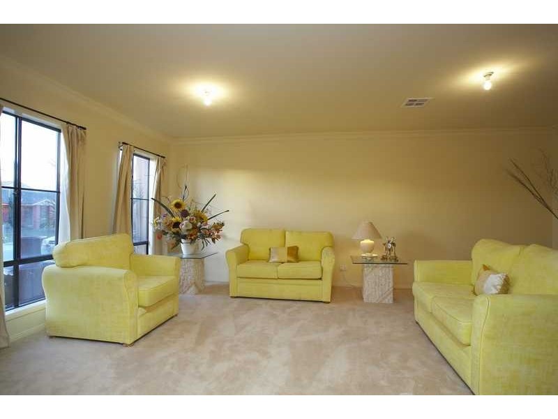 16 Mallard Street, Berwick VIC 3806