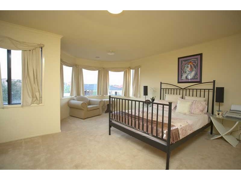 16 Mallard Street, Berwick VIC 3806