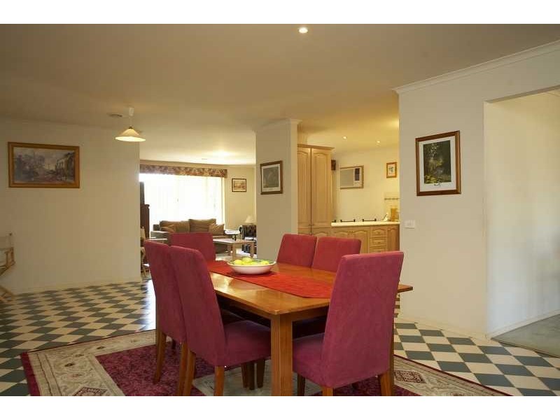 10 Glendale Crescent, Berwick VIC 3806