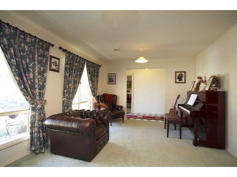 10 Glendale Crescent, Berwick VIC 3806