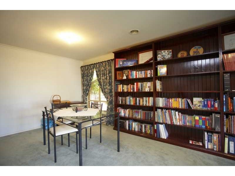 10 Glendale Crescent, Berwick VIC 3806