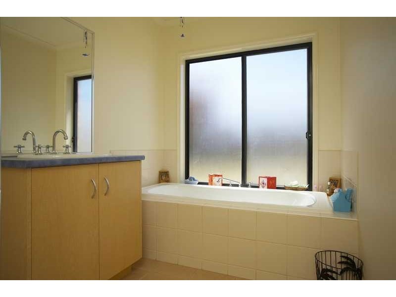 5 Jeune Dve, Berwick VIC 3806