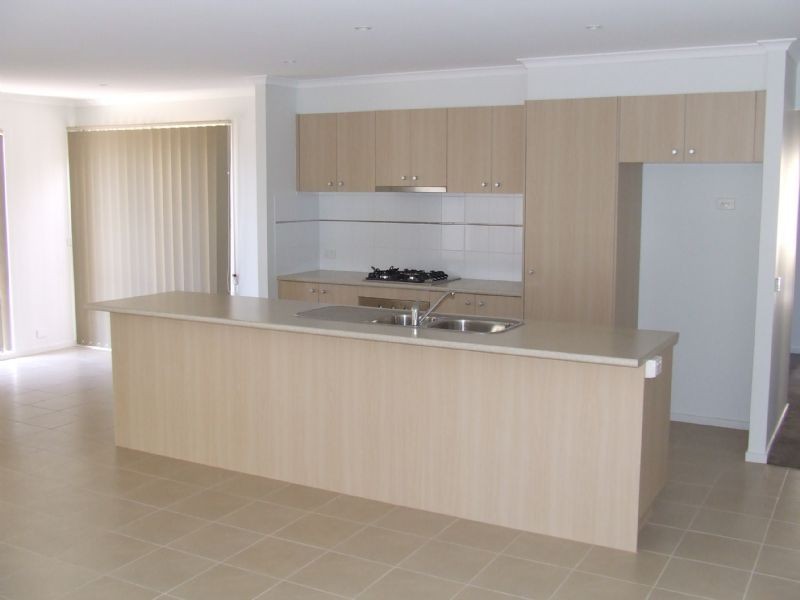 11 Melzak Way, Berwick VIC 3806