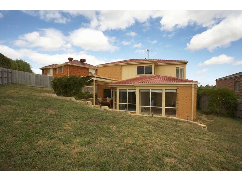 8 Kuranda Crescent, Berwick VIC 3806