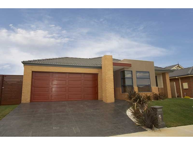16 Atkinson Drive, Berwick VIC 3806