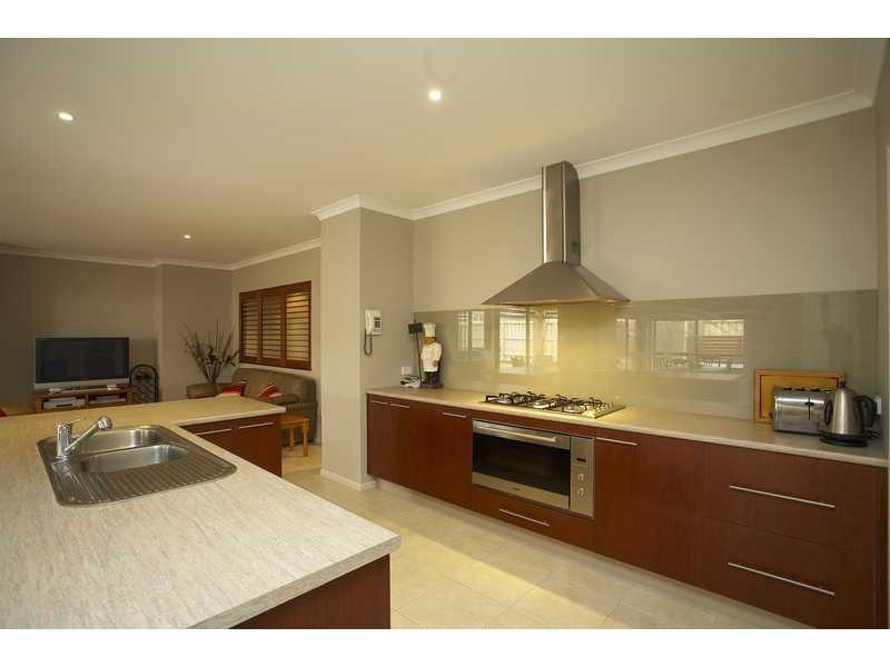 16 Atkinson Drive, Berwick VIC 3806