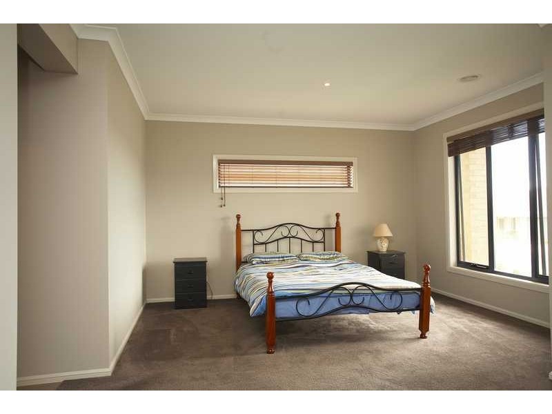 16 Atkinson Drive, Berwick VIC 3806