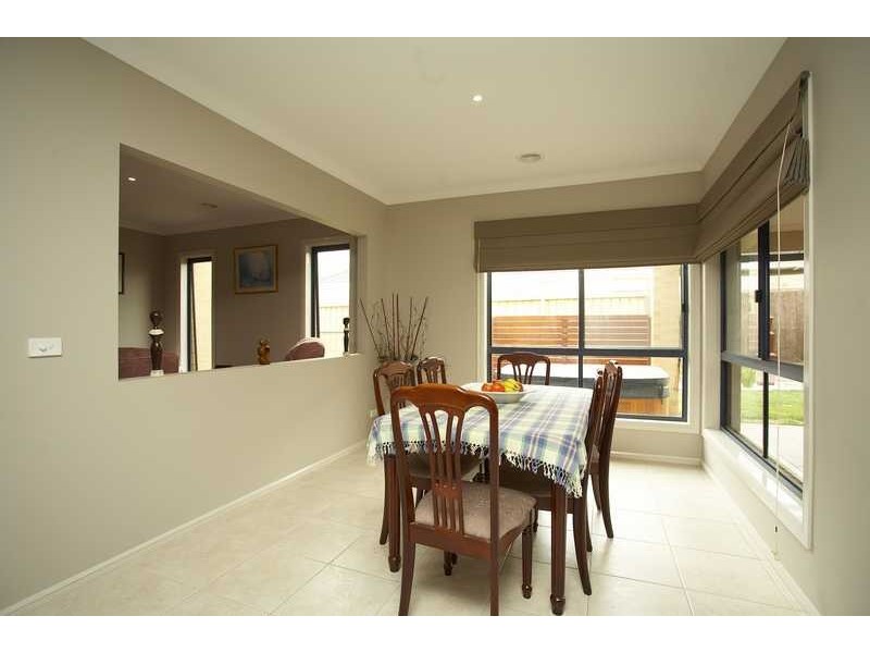 16 Atkinson Drive, Berwick VIC 3806