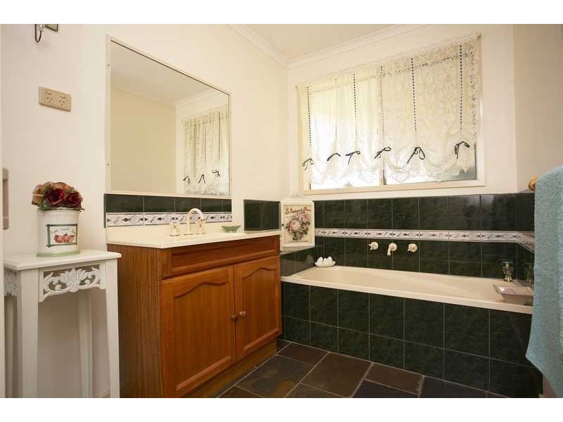 21 Jarryd cres, Berwick VIC 3806