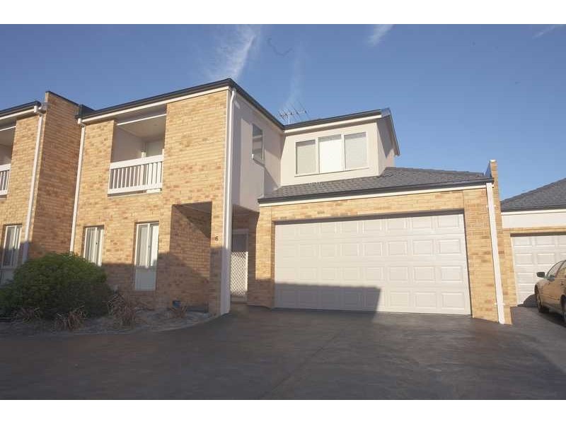 6/101 Golf Links Road, Berwick VIC 3806