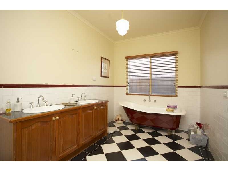 22 Ellesse Way, Berwick VIC 3806