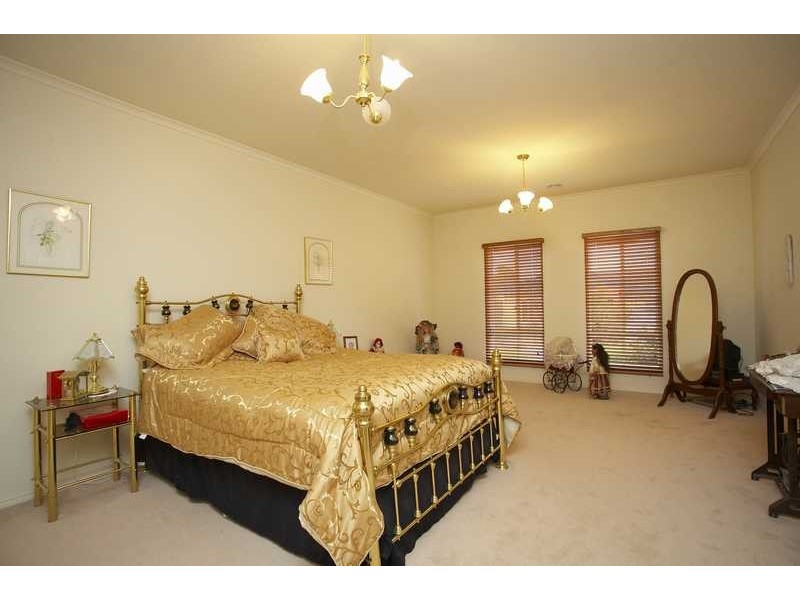 22 Ellesse Way, Berwick VIC 3806