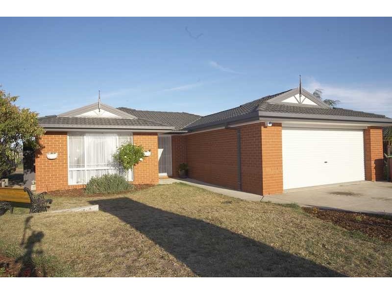 6 Hartsmere drive, Berwick VIC 3806