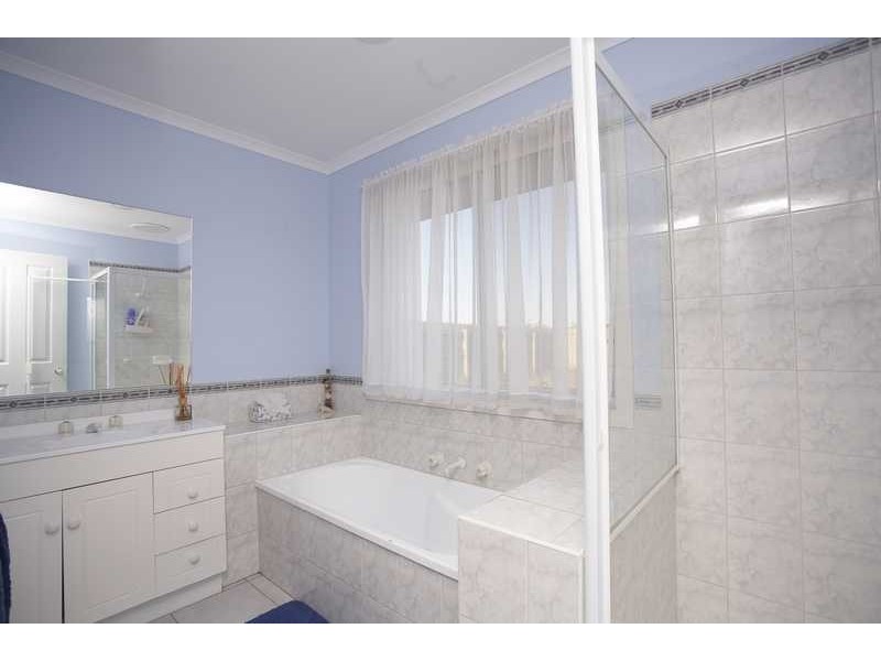 6 Hartsmere drive, Berwick VIC 3806