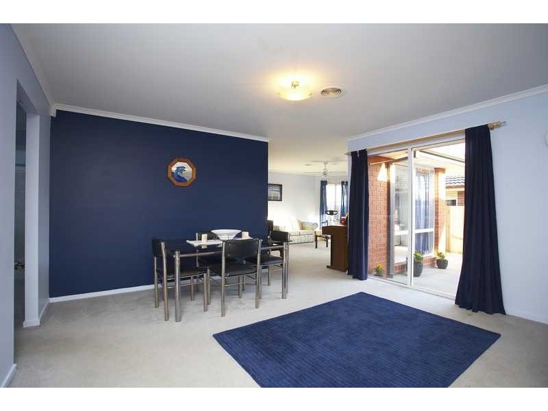 6 Hartsmere drive, Berwick VIC 3806