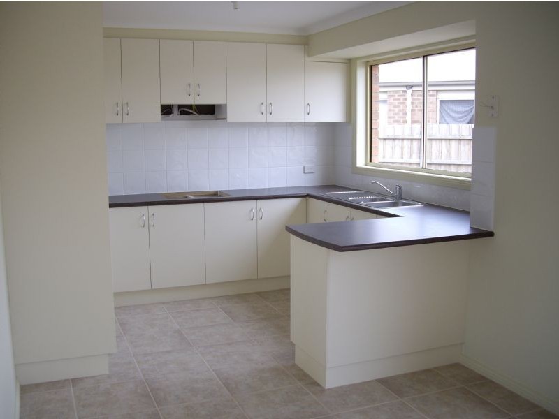 77 Sandalwood Drive, Pakenham VIC 3810